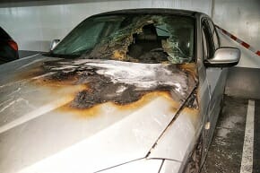 Autobrand in parkeergarage centrum Leeuwarden snel onder controle