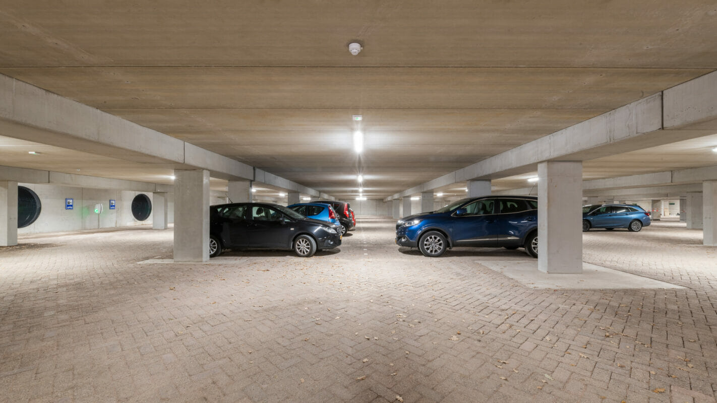 Autobrand in parkeergarage De Terp Capelle aan den IJssel