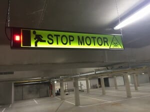 Auto lekt aardgas, brandweer sluit parkeergarage in Groningen af